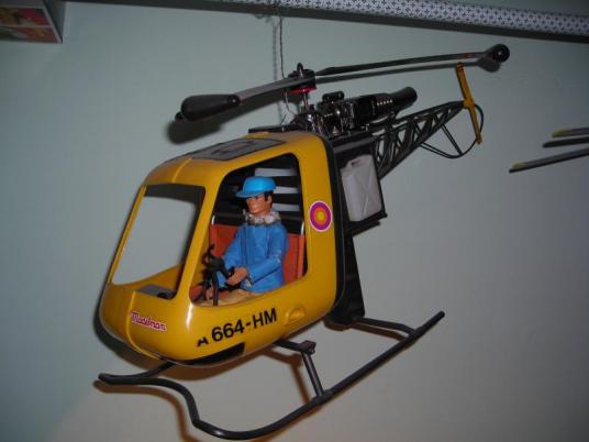 Helicóptero Y Piloto